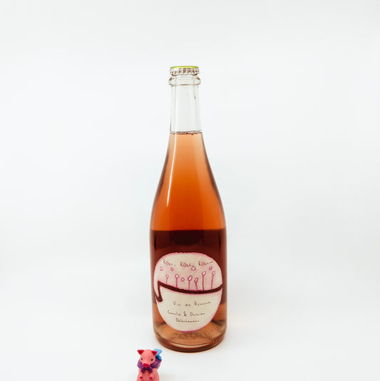 wine bottle with drawing on circle label